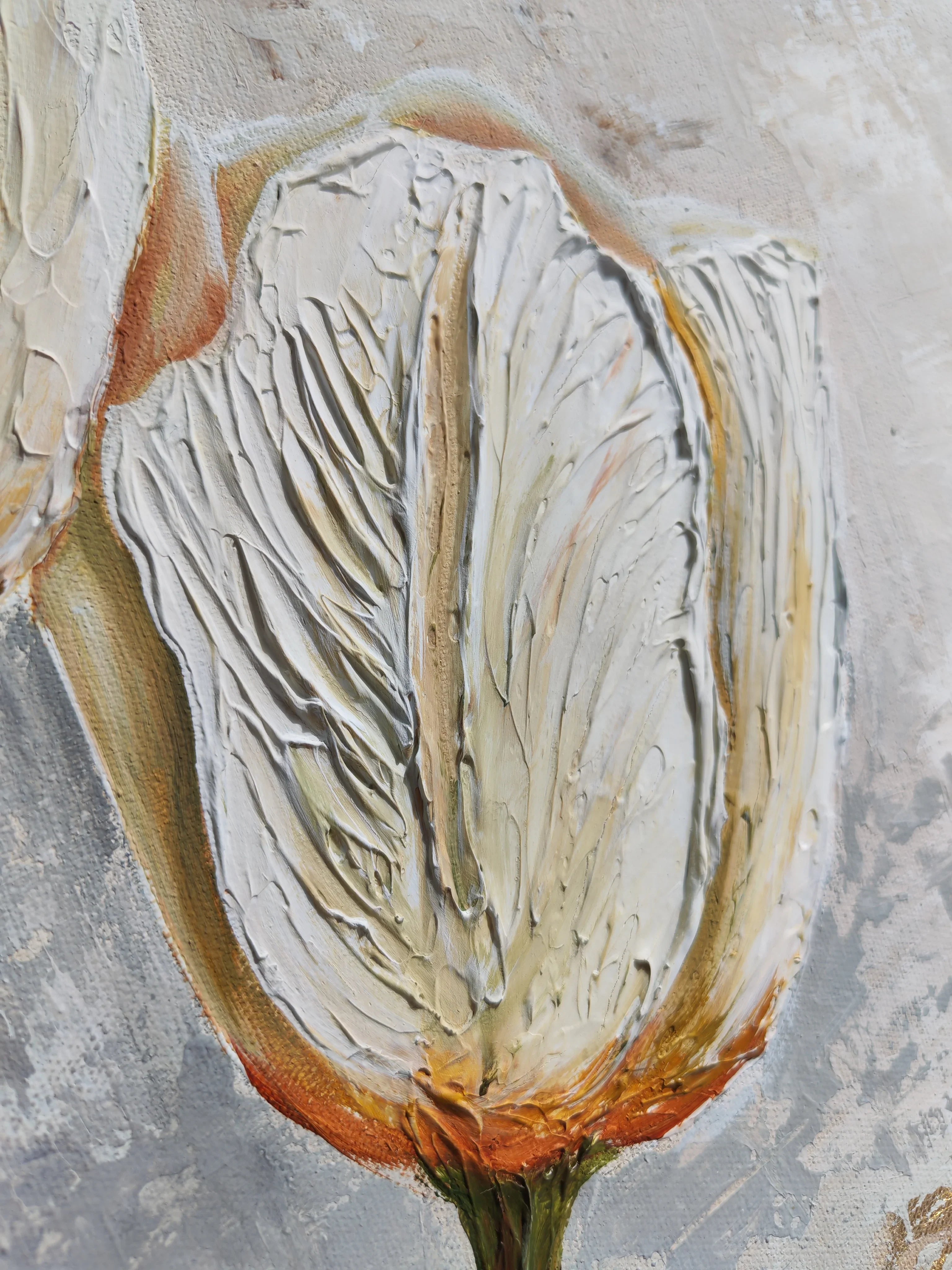 Detailed view of the Artecasso Pearl Beauty artwork highlighting the sculptural relief texture and aged gold leaf finish on ivory petals.
