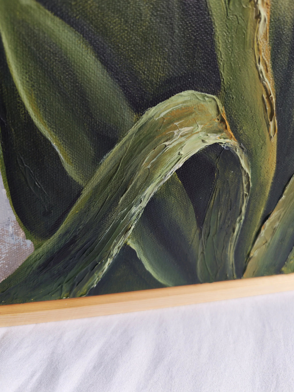 Macro detail of Artecasso Pearl Beauty artwork showing the deep olive-green leaves with rich impasto texture and gold leaf accents.