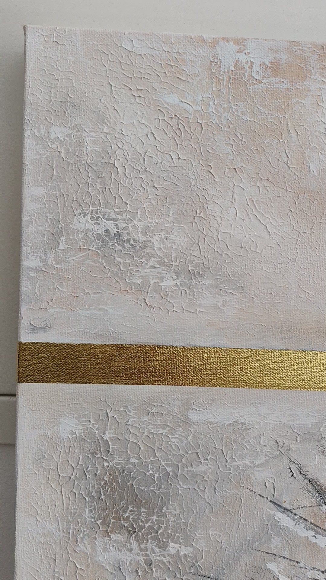 Cinematic showcase of "Chess Knight" luxury canvas art UAE, highlighting the shimmer of gold leaf and 3D textured paste on a customized handmade painting.